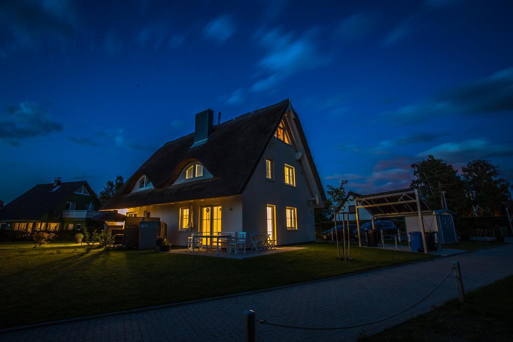 Reetdachhaeuser Boergerende Luaran gambar