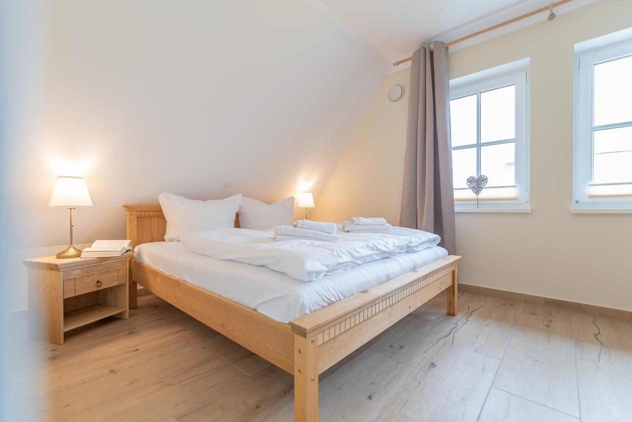 Reetdachhaeuser Boergerende Luaran gambar